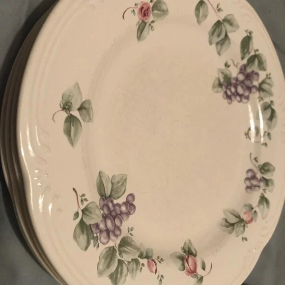 Pfaltzgraff Grapevine complete set